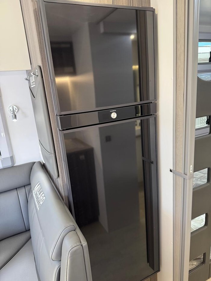 2025 Millard Mflow 19'11 Triple Bunk