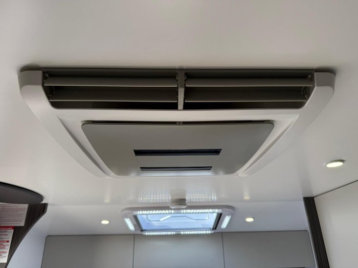 2025 Millard Mflow 19'11 Triple Bunk