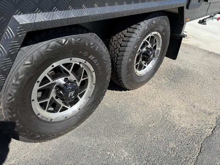 2025 Millard Mflow 19'11 Triple Bunk