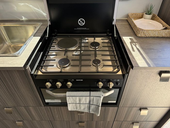 2025 Millard Mflow 19'11 Triple Bunk