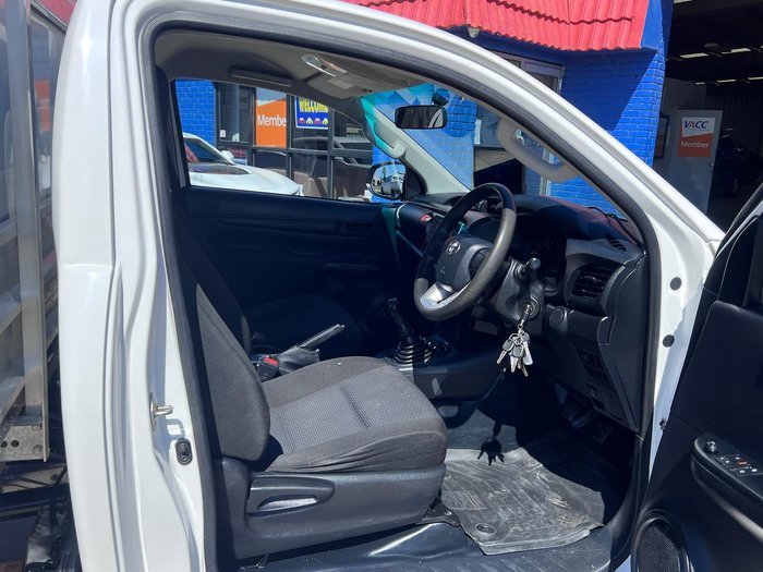 2016 Toyota Hilux Workmate TGN121R 4x2 Glacier White