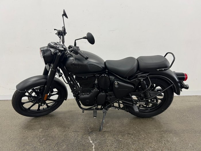 2025 Royal Enfield 2025 Royal Enfield 350CC CLASSIC 350 STEALTH BLACK Black