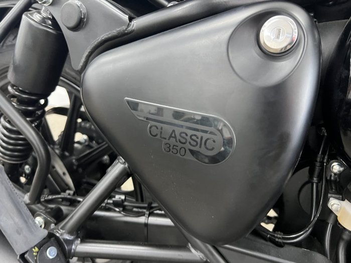 2025 Royal Enfield 2025 Royal Enfield 350CC CLASSIC 350 STEALTH BLACK Black