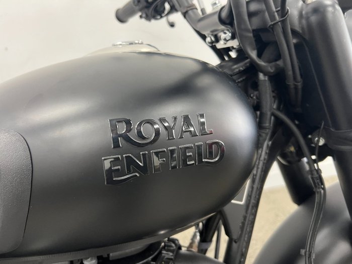 2025 Royal Enfield 2025 Royal Enfield 350CC CLASSIC 350 STEALTH BLACK Black