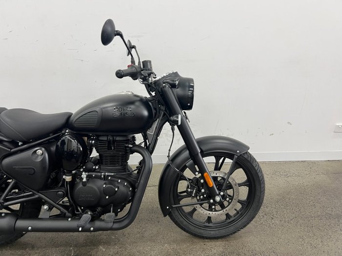 2025 Royal Enfield 2025 Royal Enfield 350CC CLASSIC 350 STEALTH BLACK Black