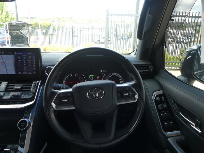 2023 Toyota Landcruiser Sahara ZX