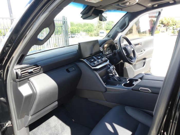 2023 Toyota Landcruiser Sahara ZX