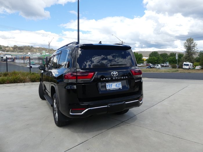 2023 Toyota Landcruiser Sahara ZX