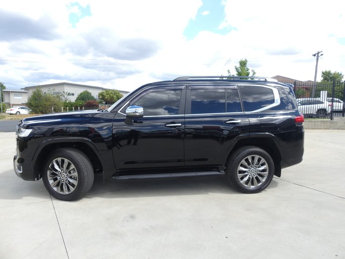 2023 Toyota Landcruiser Sahara ZX