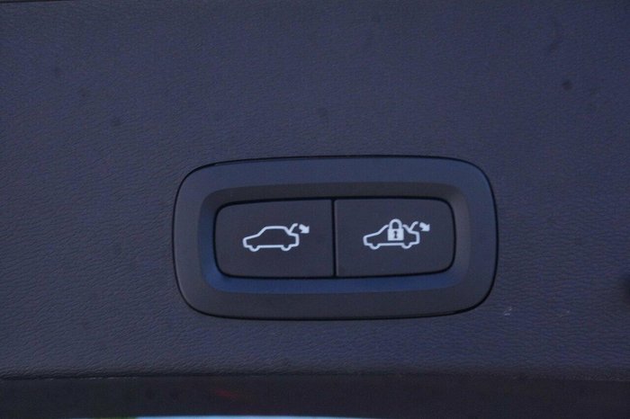 2020 Volvo XC40 T4 Momentum