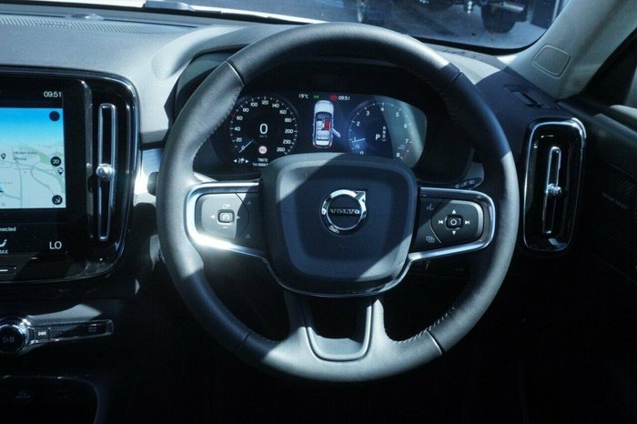 2020 Volvo XC40 T4 Momentum