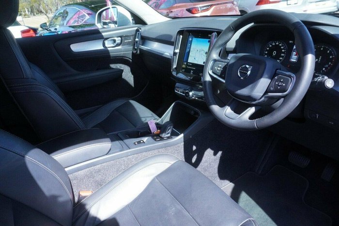 2020 Volvo XC40 T4 Momentum