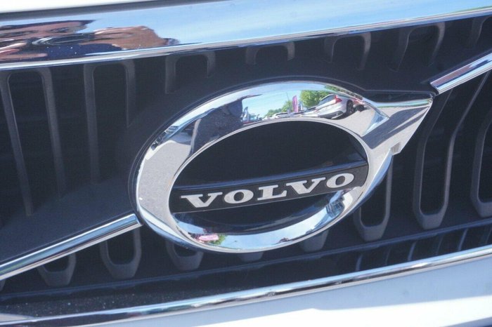 2020 Volvo XC40 T4 Momentum