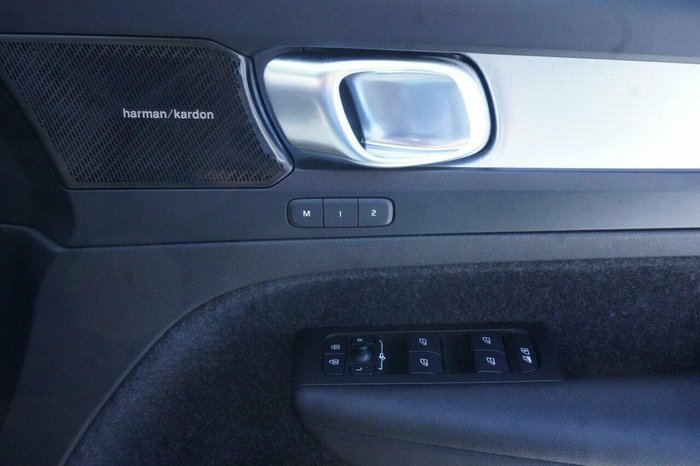 2020 Volvo XC40 T4 Momentum