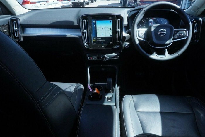 2020 Volvo XC40 T4 Momentum