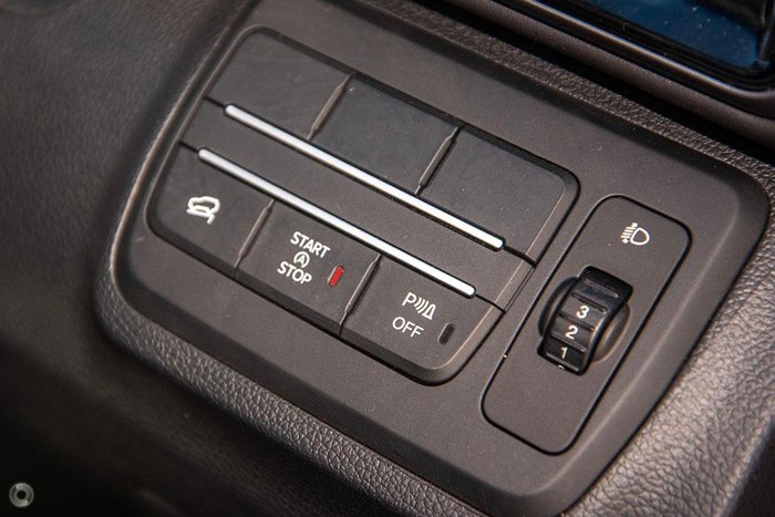 2025 Mahindra XUV3XO AX7L