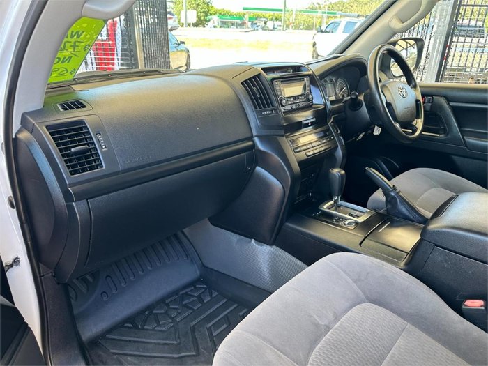 2016 Toyota Landcruiser GX VDJ200R 4X4 Dual Range Glacier White