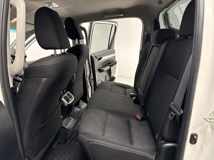 2019 Toyota Hilux SR5