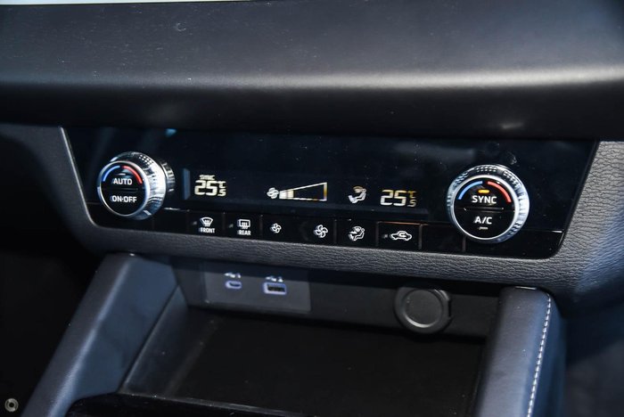 2025 Mitsubishi Outlander ES