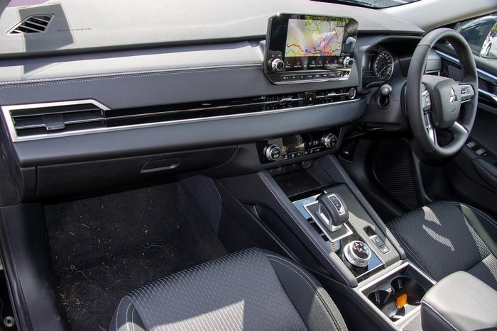 2025 Mitsubishi Outlander LS