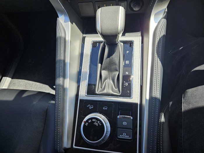 2024 Mitsubishi Pajero Sport GLS