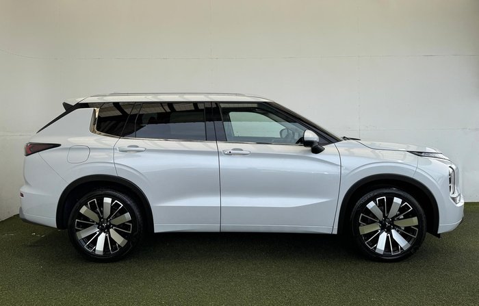 2025 Mitsubishi Outlander Exceed