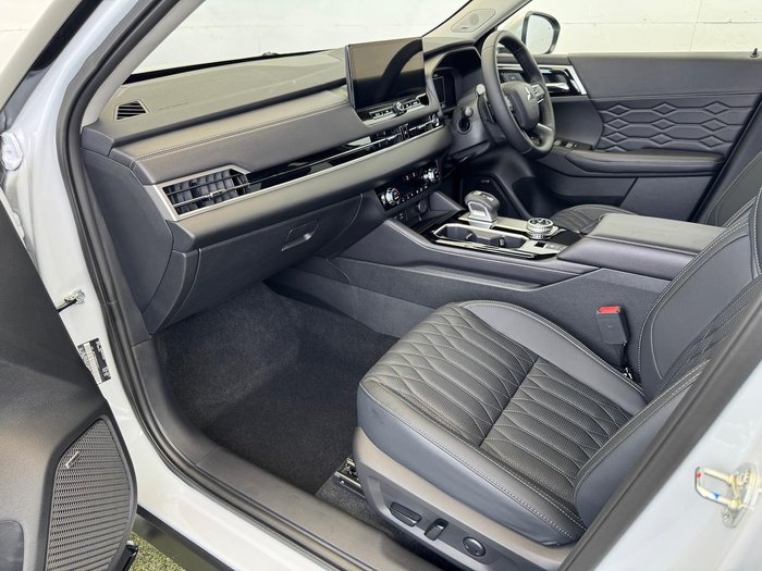 2025 Mitsubishi Outlander Exceed