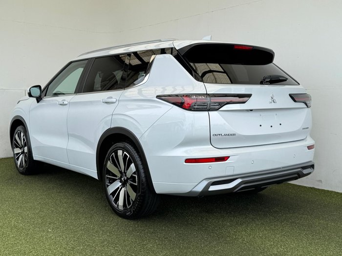 2025 Mitsubishi Outlander Exceed