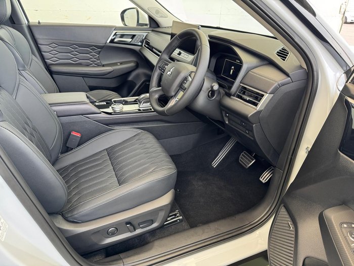 2025 Mitsubishi Outlander Exceed