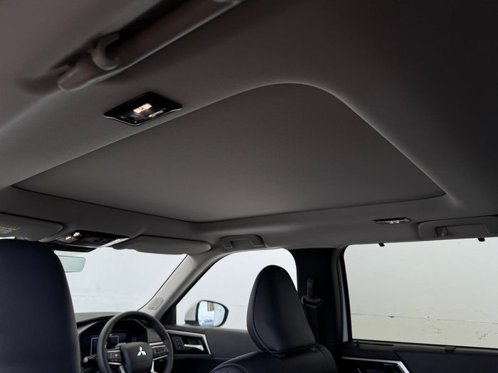 2025 Mitsubishi Outlander Exceed