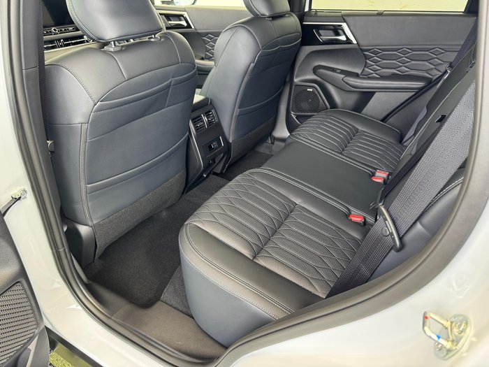 2025 Mitsubishi Outlander Exceed