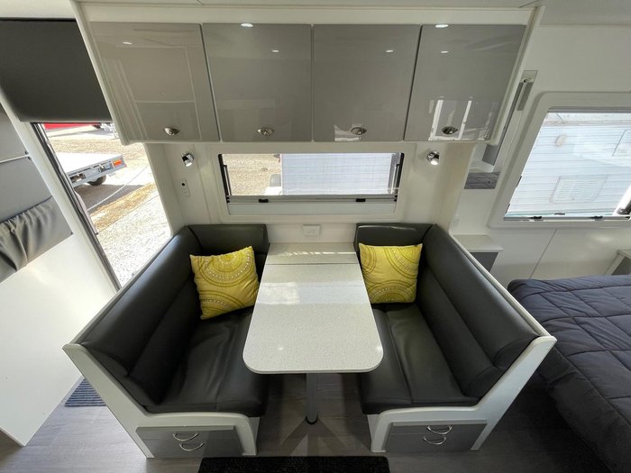 2018 Newlands Tourister 610