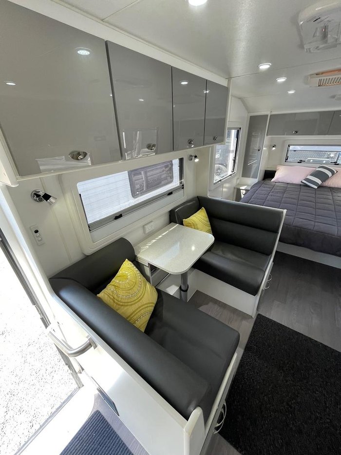 2018 Newlands Tourister 610