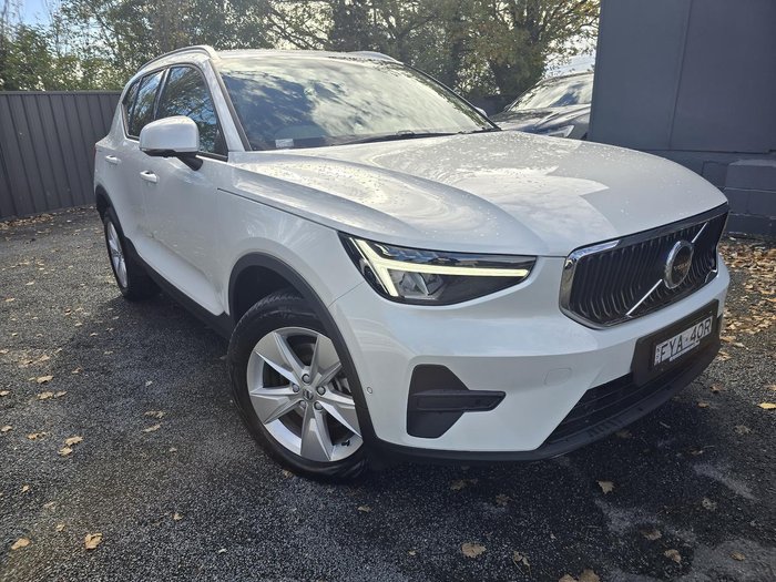 2025 Volvo XC40