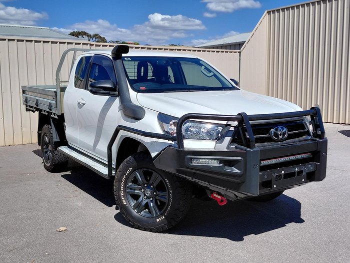 2022 Toyota Hilux SR