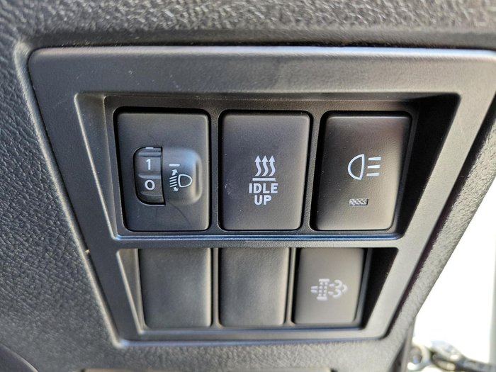 2022 Toyota Hilux SR