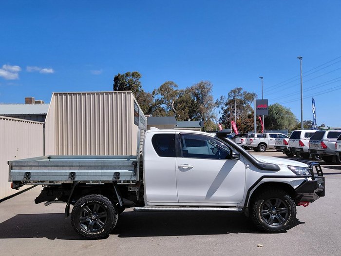 2022 Toyota Hilux SR