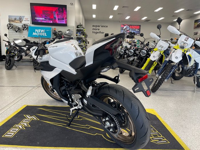 2025 CFMOTO 450 SR S NEBULA WHITE