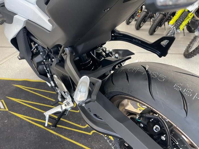 2025 CFMOTO 450 SR S NEBULA WHITE