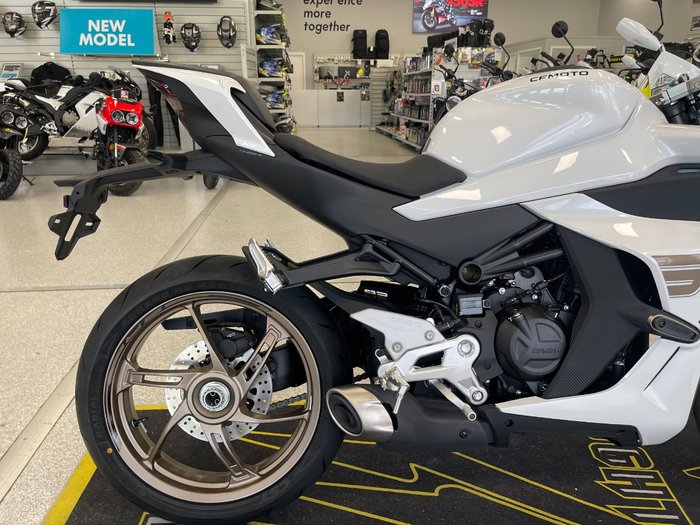 2025 CFMOTO 450 SR S NEBULA WHITE