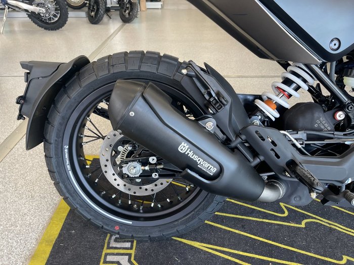 2023 HUSQVARNA SVARTPILEN 401 BLACK