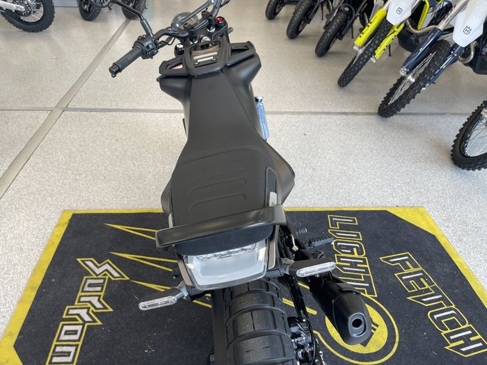 2023 HUSQVARNA SVARTPILEN 401 BLACK