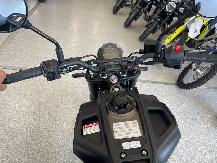 2023 HUSQVARNA SVARTPILEN 401 BLACK