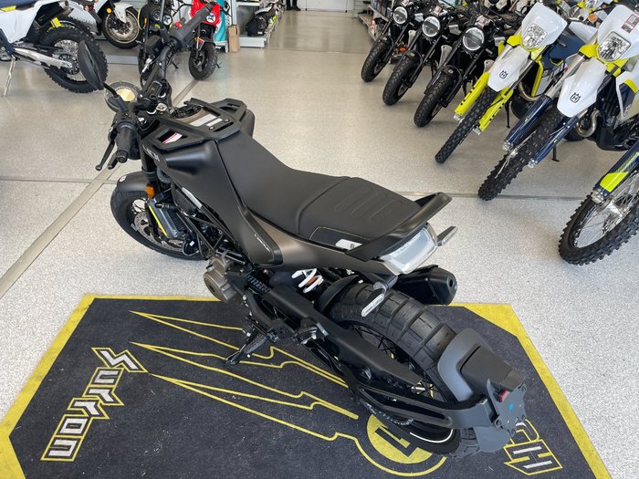 2023 HUSQVARNA SVARTPILEN 401 BLACK