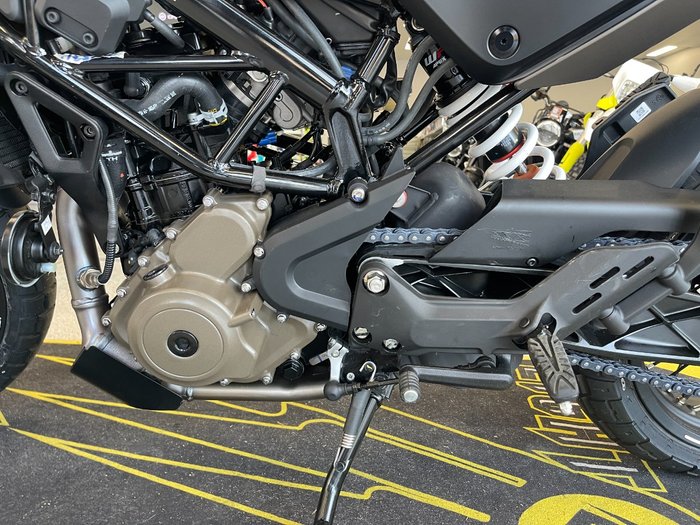 2023 HUSQVARNA SVARTPILEN 401 BLACK