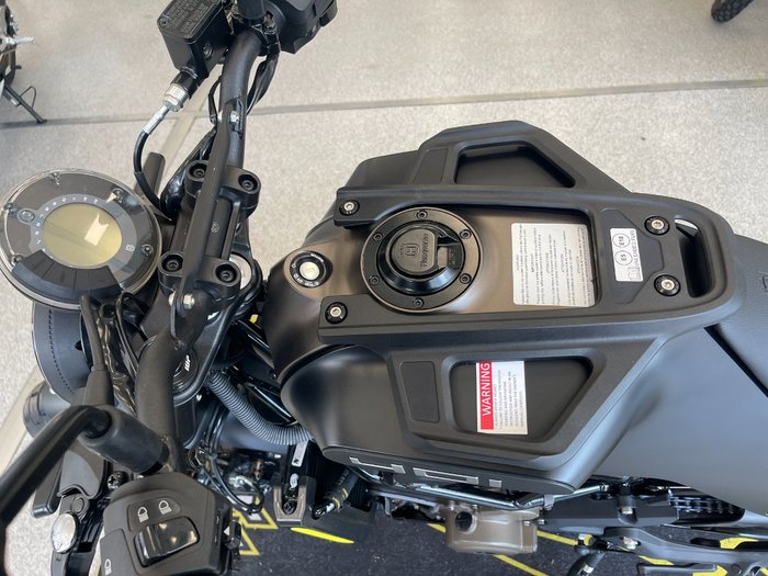 2023 HUSQVARNA SVARTPILEN 401 BLACK