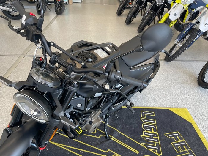 2023 HUSQVARNA SVARTPILEN 401 BLACK