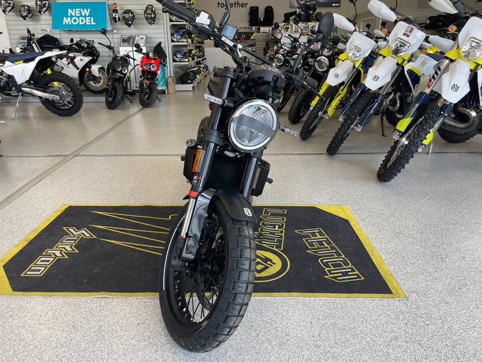 2023 HUSQVARNA SVARTPILEN 401 BLACK