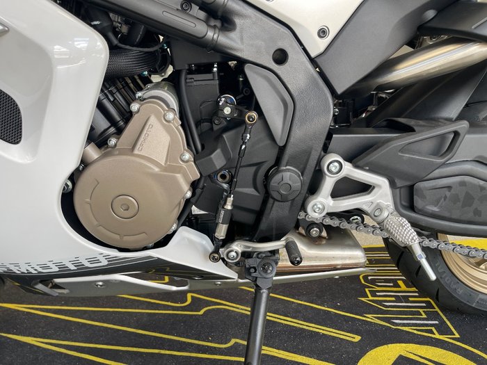 2025 CFMOTO 2025 CF MOTO 500CC 500SR VOOM ABS NEBULA WHITE