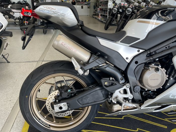 2025 CFMOTO 2025 CF MOTO 500CC 500SR VOOM ABS NEBULA WHITE